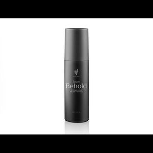 YOUNIQUE BEHOLD makeup setting spray